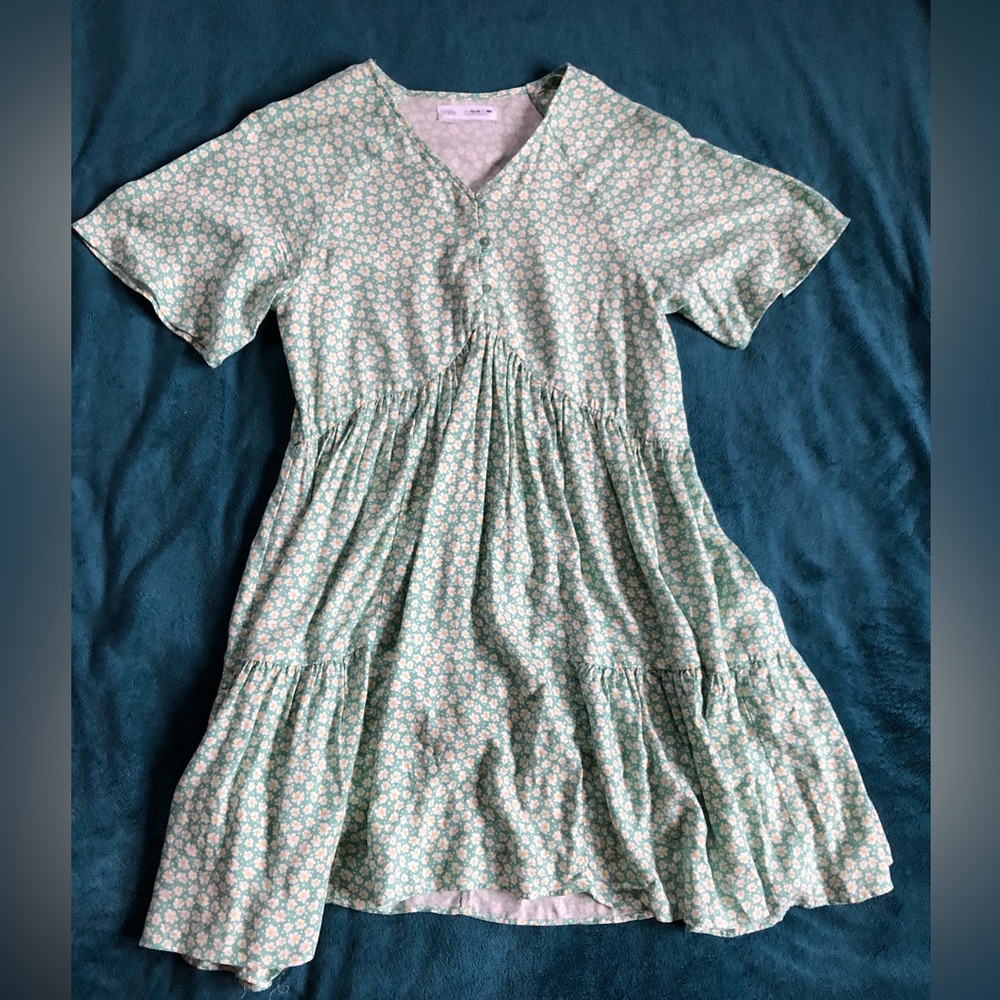 Cute spring dress!